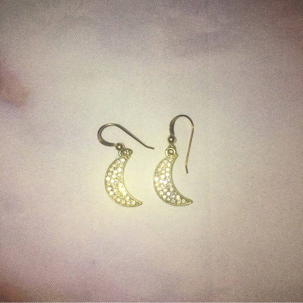 Crescent Moon Earrings 🌙